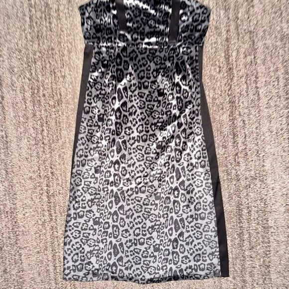 DAZY Women's Black Grey Cheetah Print Velour Shift Dress Size Medium - Picture 6 of 10